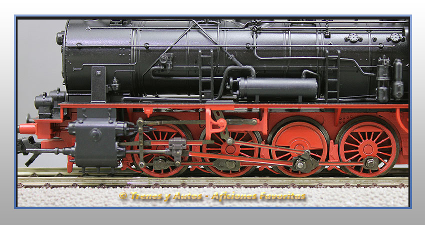 Locomotora vapor con ténder Serie BR-55 - DB